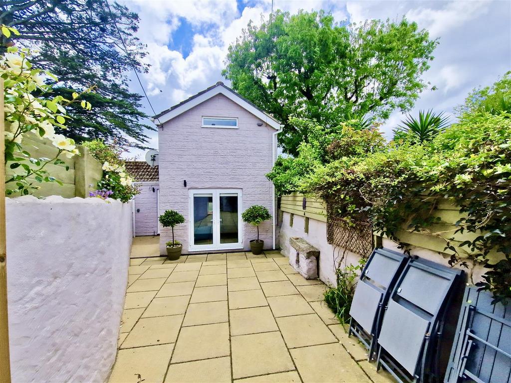 Wellington Road, Porthleven TR13 2 bed detached house for sale £279,950