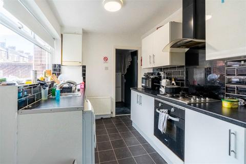 2 bedroom flat to rent, Dilston Road, Fenham, NE4