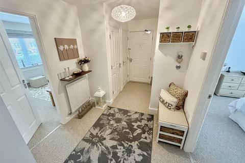 2 bedroom apartment for sale, Pineacre Close, West Timperley, Altrincham