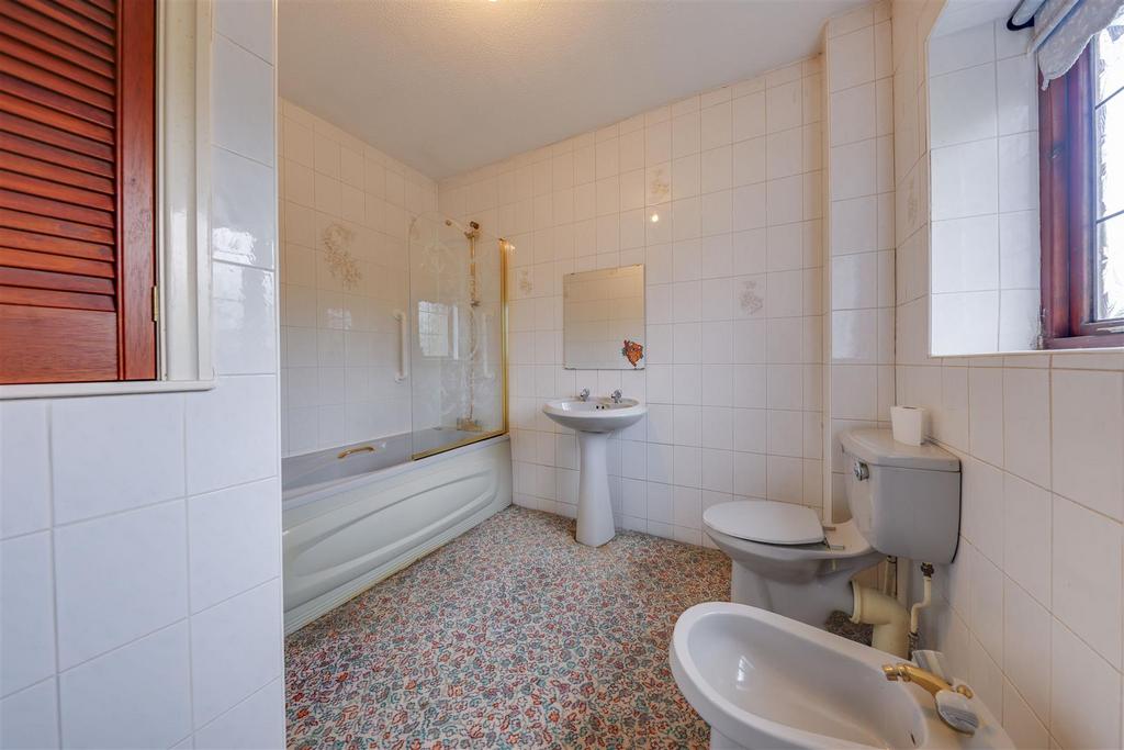En Suite Bathroom