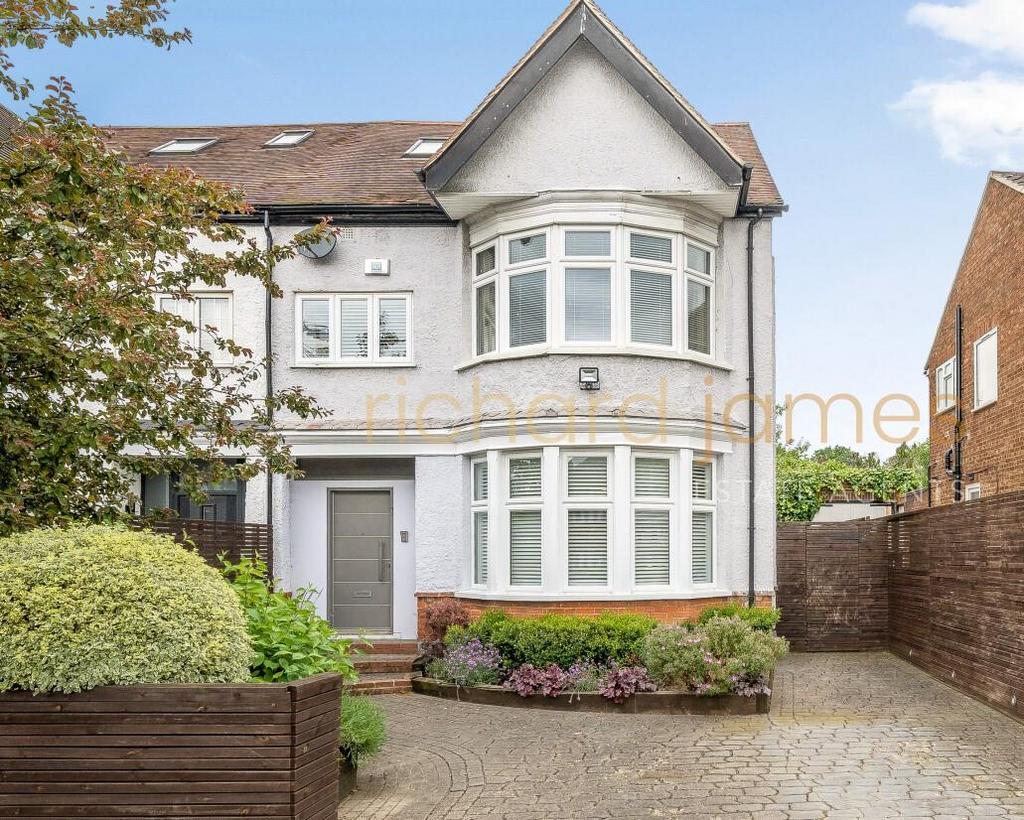 Woodcroft Avenue, Mill Hill, London, NW7 6 bed house £1,275,000
