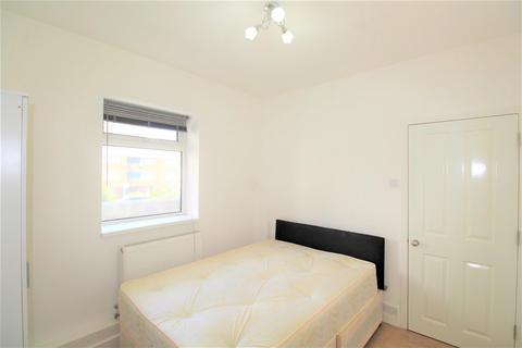 3 bedroom house to rent, Congreve Street, London