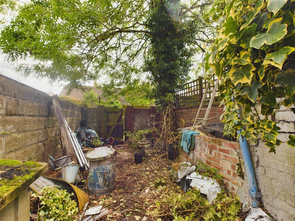 CAM02546 G0-PR0218-STILL002.jpg