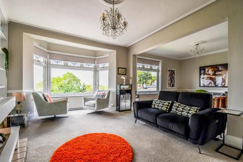 3 bedroom flat for sale, Cliff Gardens, Leigh-On-Sea SS9