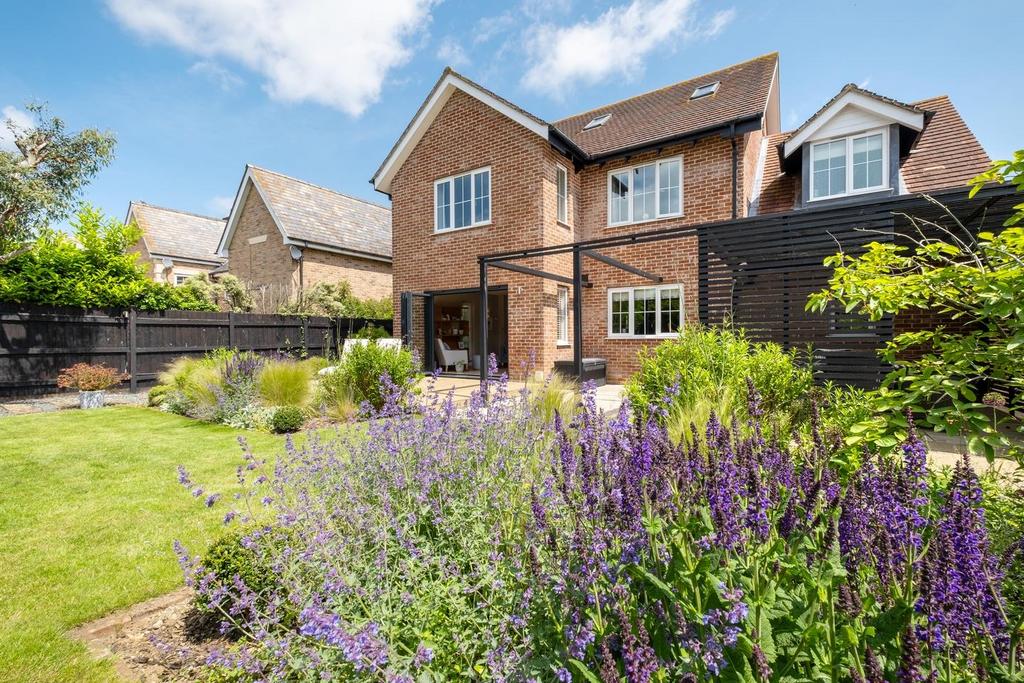 5 Cobb Close-57.JPG