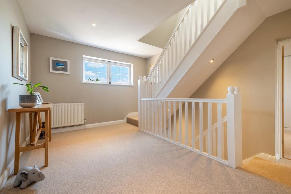 5 Cobb Close-28.JPG