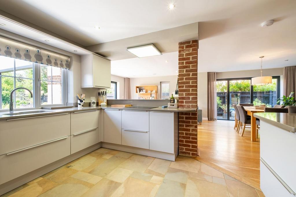 5 Cobb Close-23.JPG
