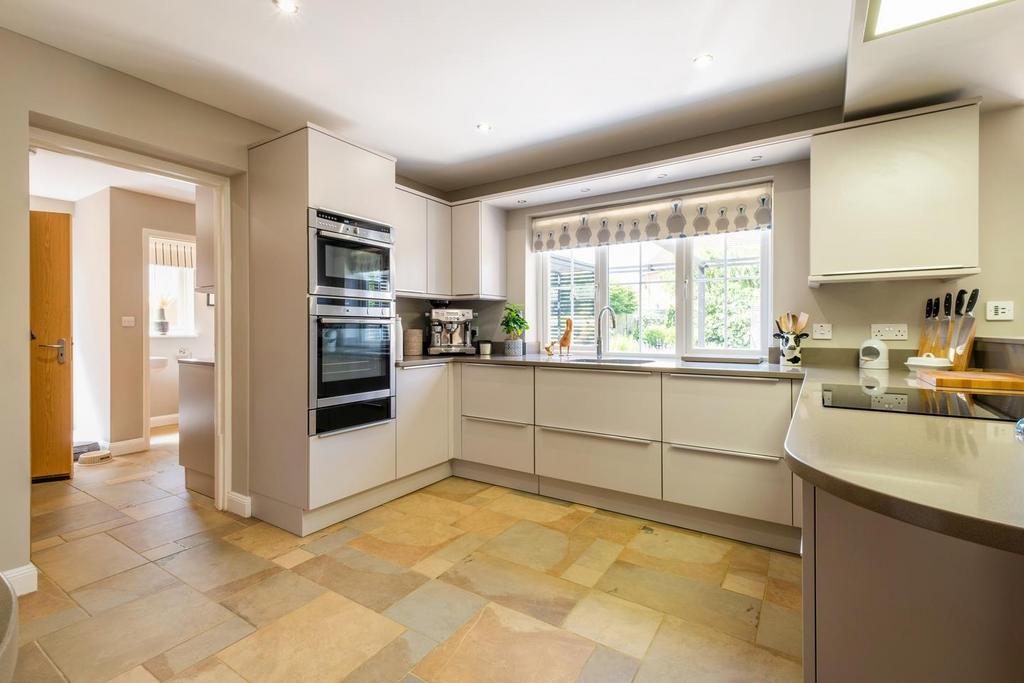 5 Cobb Close-22.JPG