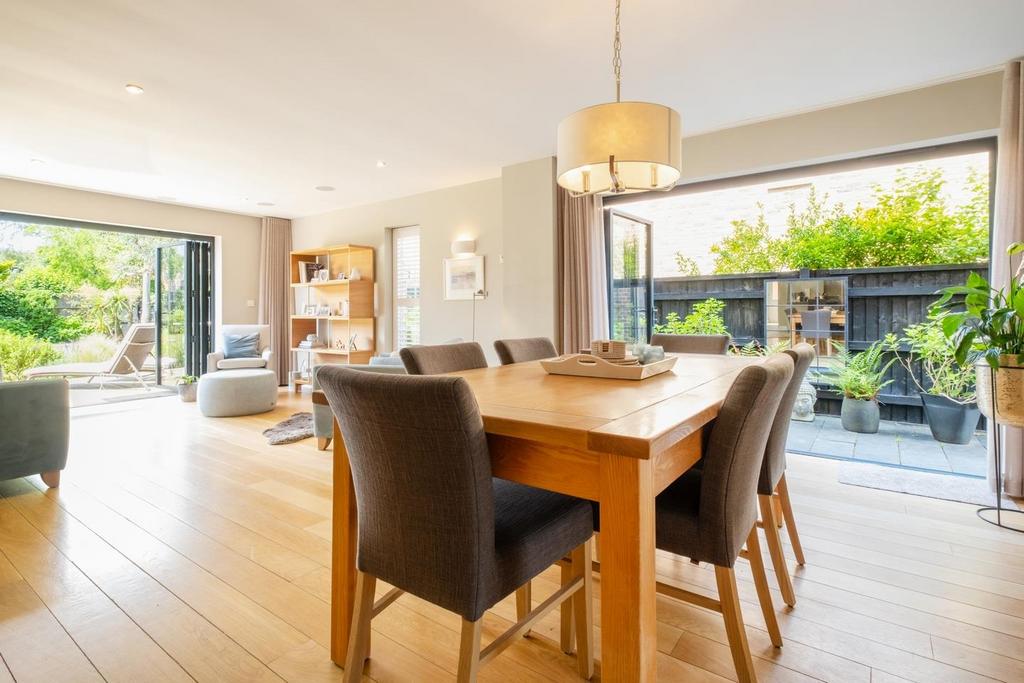 5 Cobb Close-15.JPG