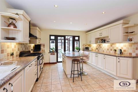 4 bedroom detached house for sale, Castel Close, Seabridge, Newcastle