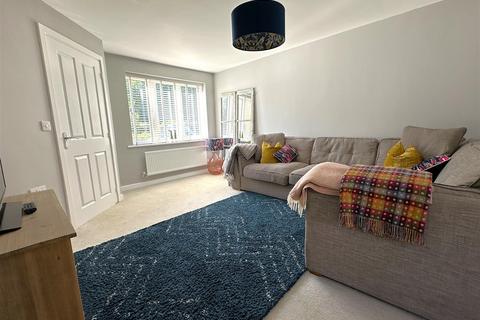 18 Beech Close, Chippenham, SN15 1FR