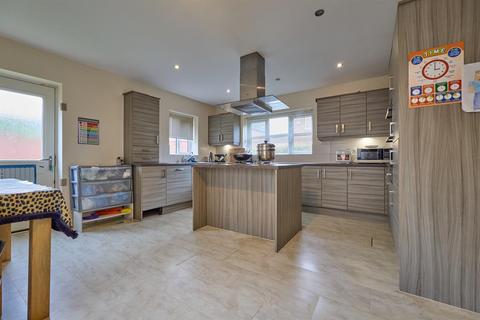 4 bedroom detached house for sale, St. Marys Way, Elmesthorpe