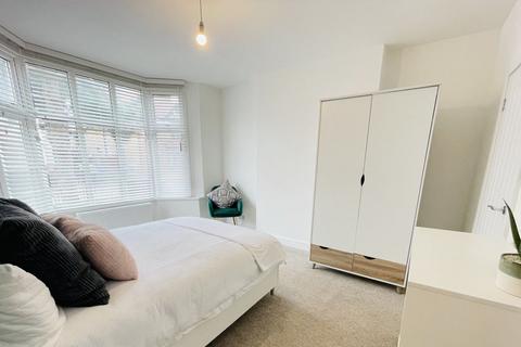 1 bedroom in a house share to rent, Rm 6, Priory Road, Peterborough, PE3 9ED