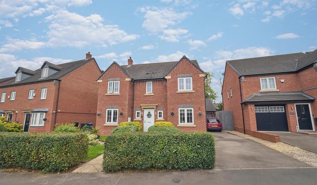 Cardinal Drive, Burbage 4 bed detached house for sale - £425,000