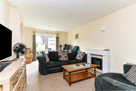 2 bedroom flat for sale, Drum Mead, Petersfield, Hampshire