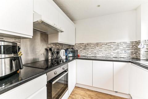 2 bedroom flat for sale, Drum Mead, Petersfield, Hampshire