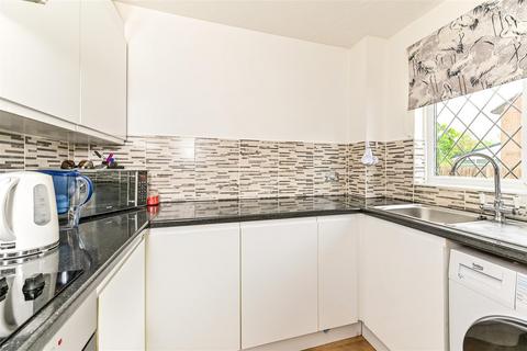 2 bedroom flat for sale, Drum Mead, Petersfield, Hampshire