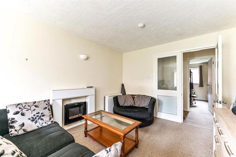 2 bedroom flat for sale, Drum Mead, Petersfield, Hampshire