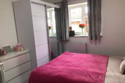 Studio to rent, Cromwell Road, Hounslow TW3