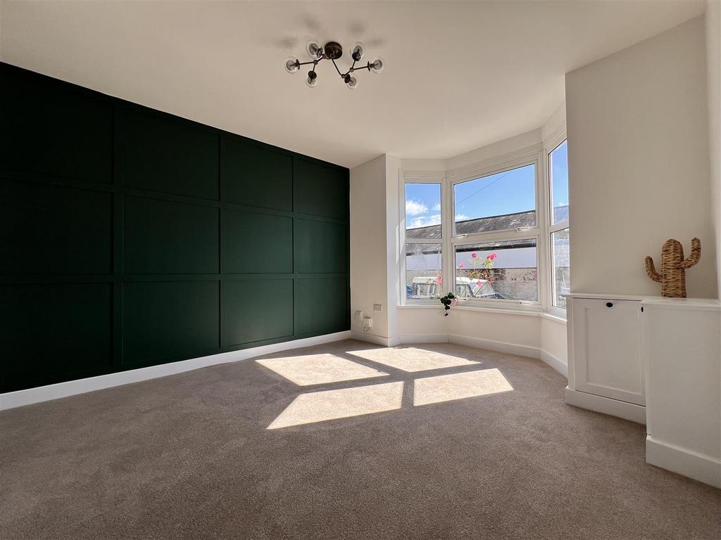Thetis Road, Cowes 3 bed end of terrace house for sale £250,000