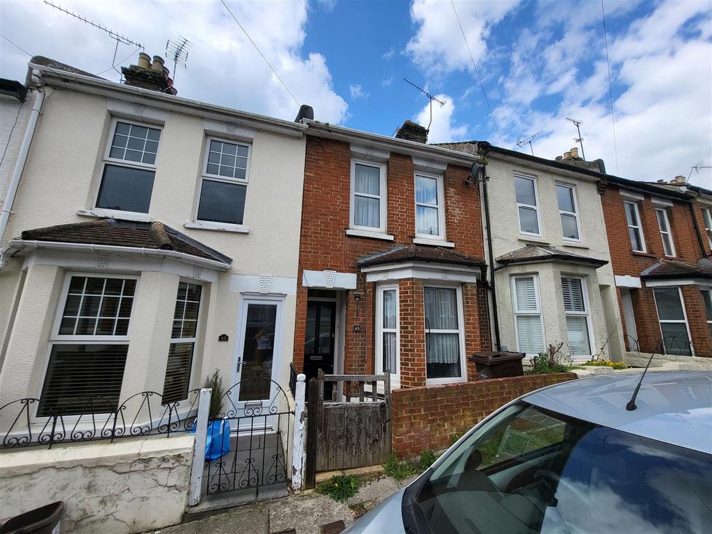 Cecil Road, Rochester 3 bed terraced house £1,400 pcm (£323 pw)