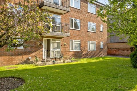 Flat 3, Clydesdale Court, 3 Oakleigh Park North, London, N20 9BB