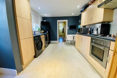 1 bedroom flat for sale, Balfour Road, London