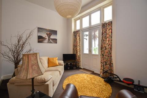 2 bedroom flat for sale, Grosvenor Crescent, St. Leonards-On-Sea
