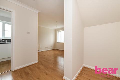 2 bedroom flat for sale, 126-128  Eastwood Road North, Leigh-on-Sea SS9