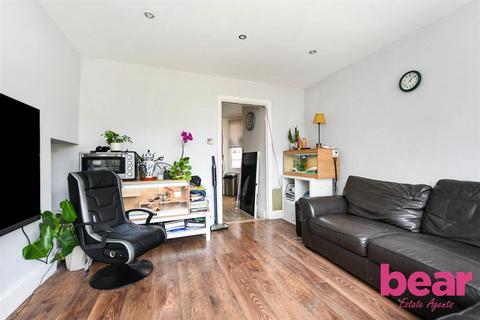 2 bedroom flat for sale, Elm Road, Leigh-on-Sea SS9