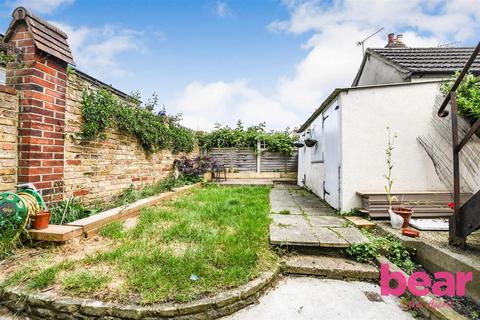 2 bedroom flat for sale, Elm Road, Leigh-on-Sea SS9