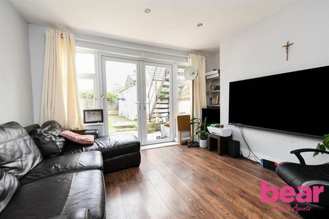 2 bedroom flat for sale, Elm Road, Leigh-on-Sea SS9