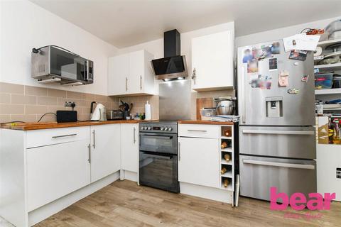 2 bedroom flat for sale, Elm Road, Leigh-on-Sea SS9