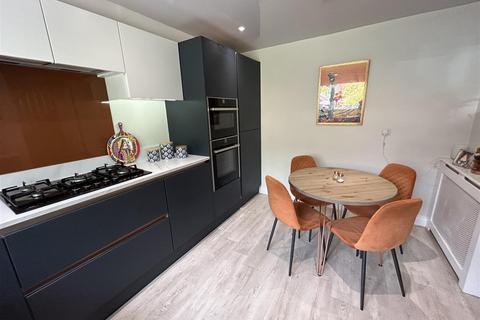 3 Everglade, Oldham, OL8 2TU