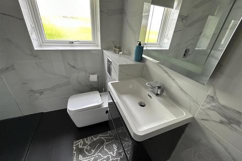 3 Everglade, Oldham, OL8 2TU