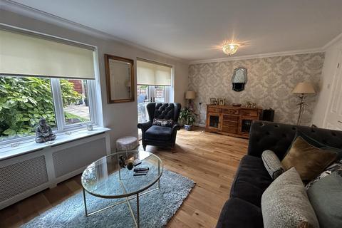 3 Everglade, Oldham, OL8 2TU
