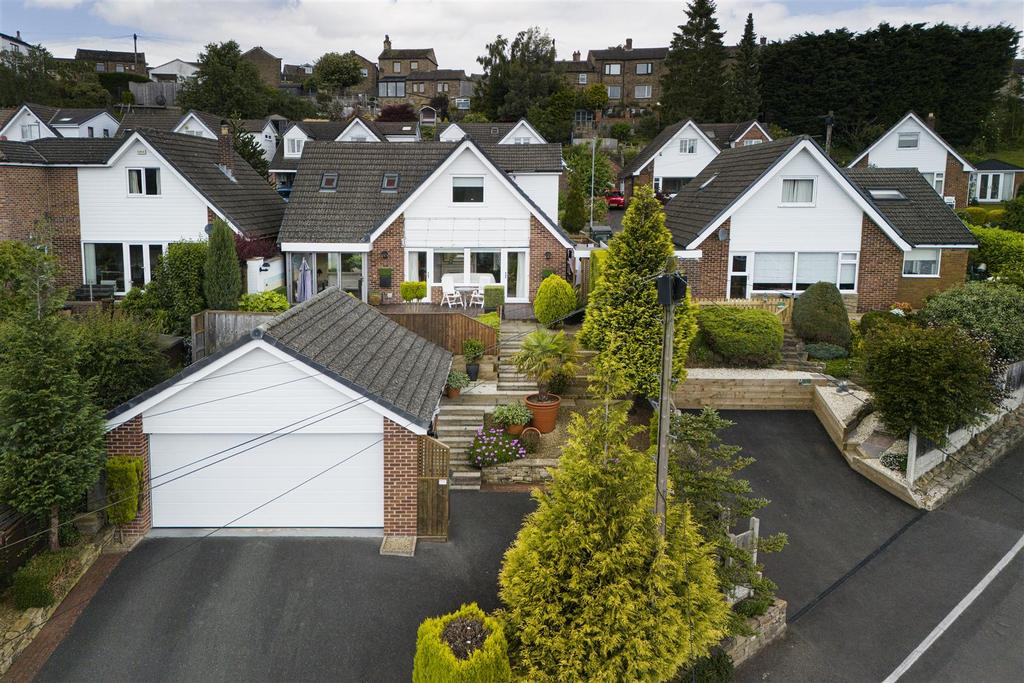 Clough Park, Huddersfield HD8 4 bed detached house for sale £425,000