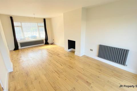 3 bedroom terraced house to rent, Tolmers Road, Cuffley