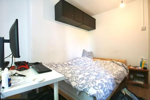 4 bedroom house to rent, Collingwood Street, London E1