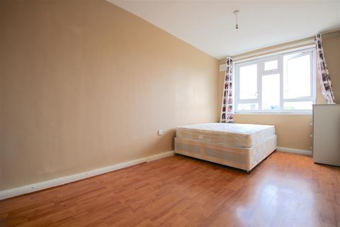 5 bedroom flat to rent, Trellis Square, London E3