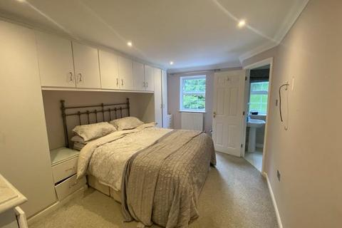 5 bedroom detached house to rent, Godinton Park, Ashford