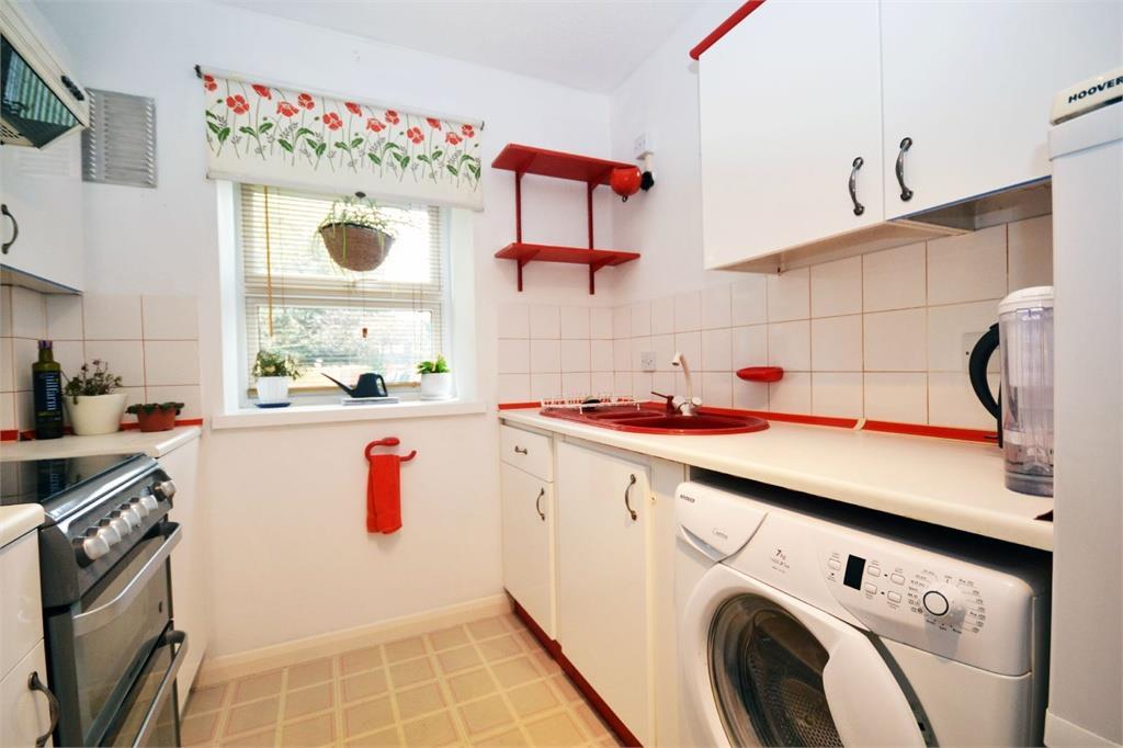 Moreton Avenue, Isleworth 2 bed terraced house to rent £1,750 pcm (£