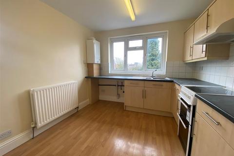 2 bedroom flat to rent, Yapham Road, Pocklington