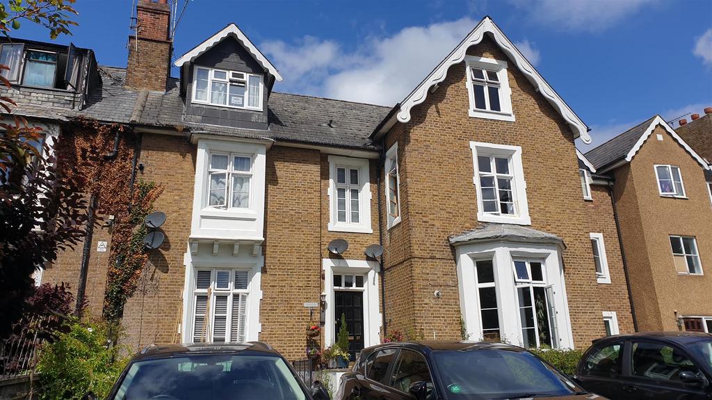 Upton Park Slough Berkshire 1 bed flat to rent £1,100 pcm (£254 pw)