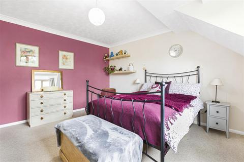 4 bedroom detached house for sale, Beech Close, Bierton