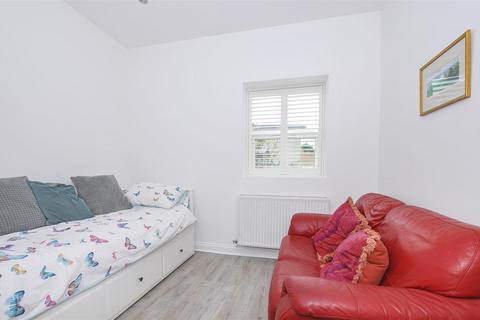 2 bedroom flat for sale, Broad Street, Teddington