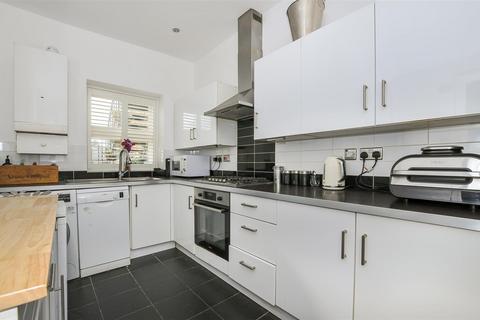 2 bedroom flat for sale, Broad Street, Teddington