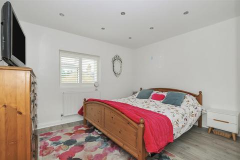 2 bedroom flat for sale, Broad Street, Teddington