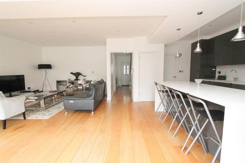 30 Rosehill Gardens, Sutton, SM1 3JZ