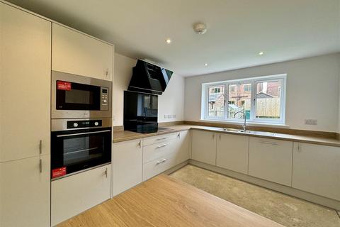 3 bedroom semi-detached house for sale, Station Road, Skelmanthorpe, Huddersfield